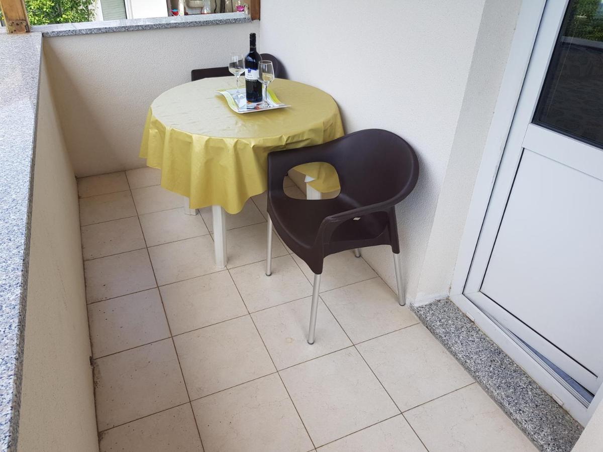 Apartments Nikol Lopar Exterior photo