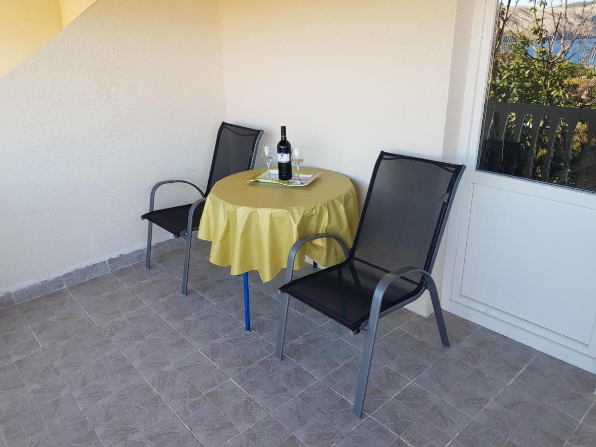 Apartments Nikol Lopar Exterior photo