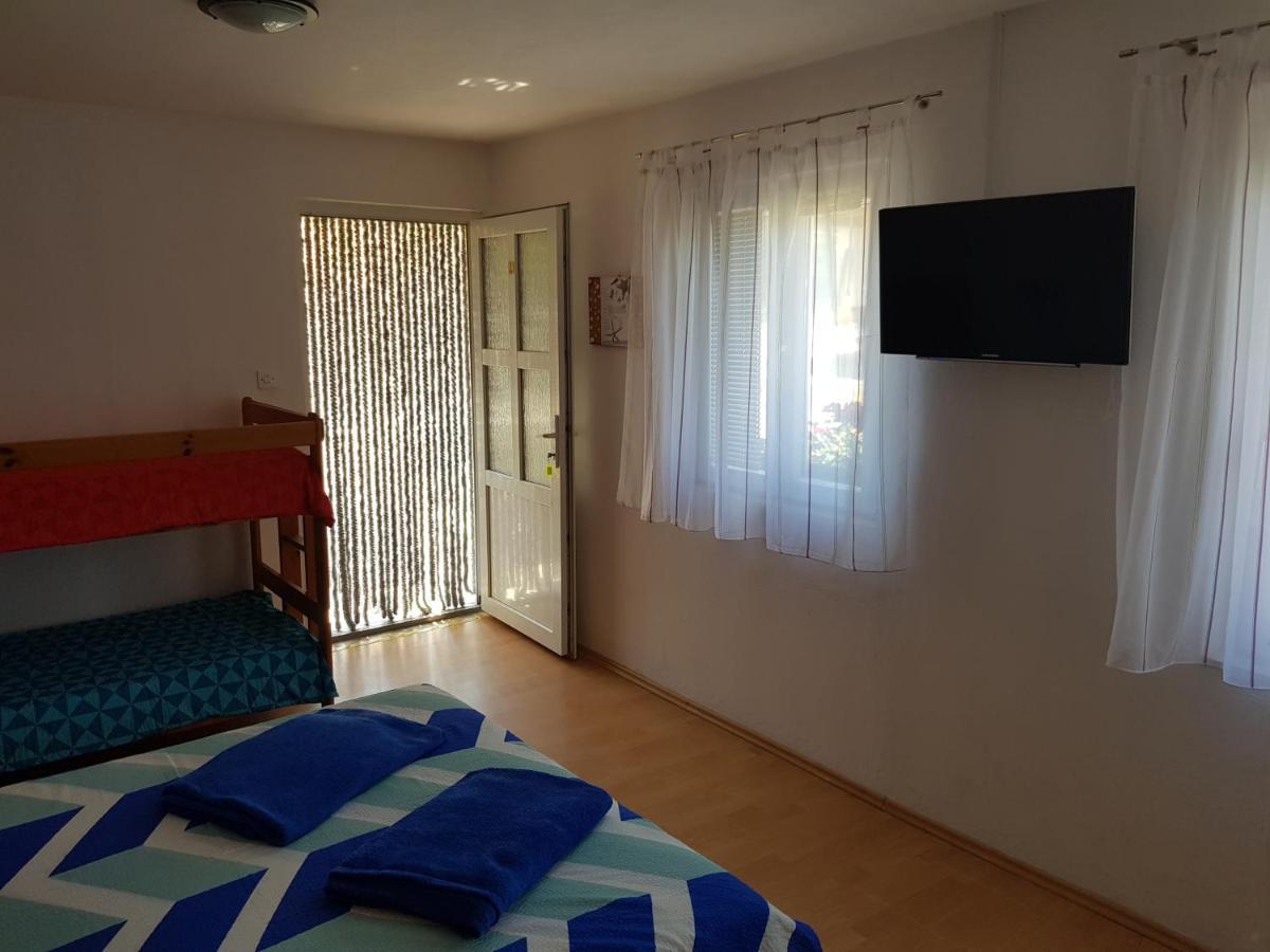 Apartments Nikol Lopar Exterior photo